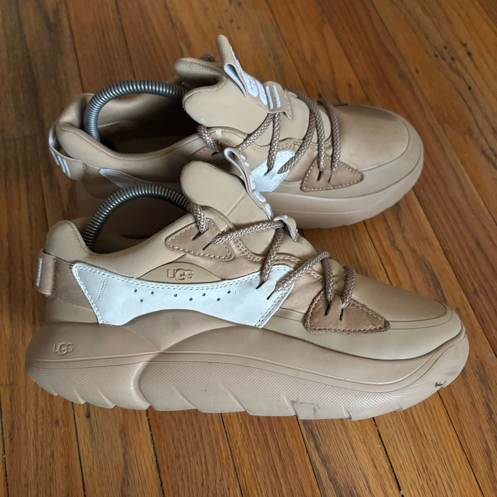 Women’s UGG LA cloud lace fashion sneaker